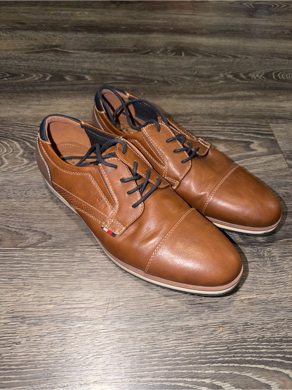 Tommy Hilfiger brown leather lace-up oxfords Size 11